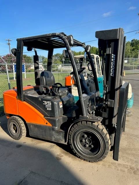 2020 Doosan Forklift D35C-7N featured image