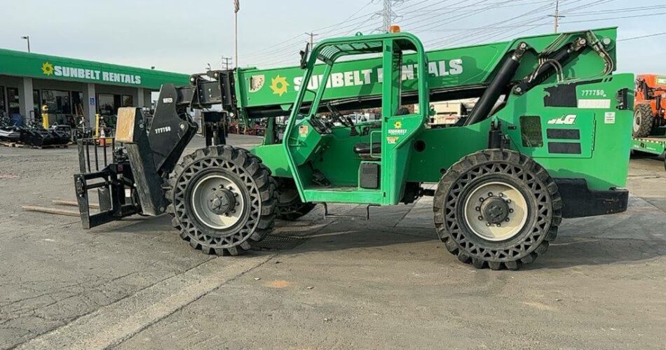 2015 Skytrak Telehandler 10054 featured image