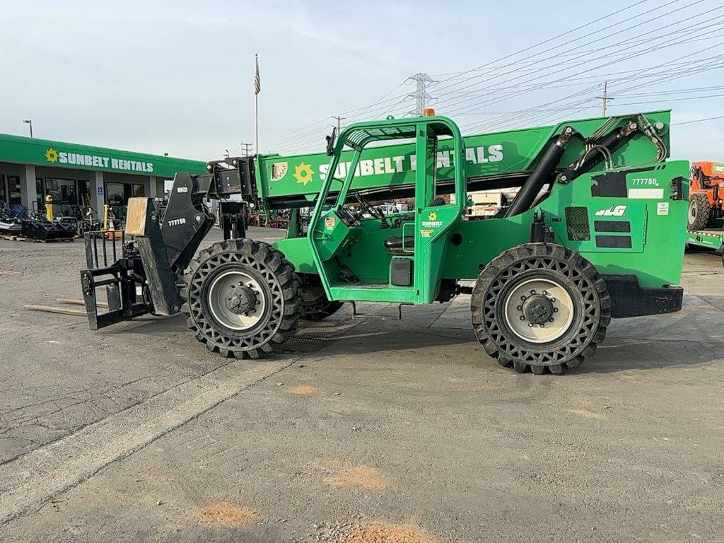 2015 Skytrak Telehandler 10054 featured image