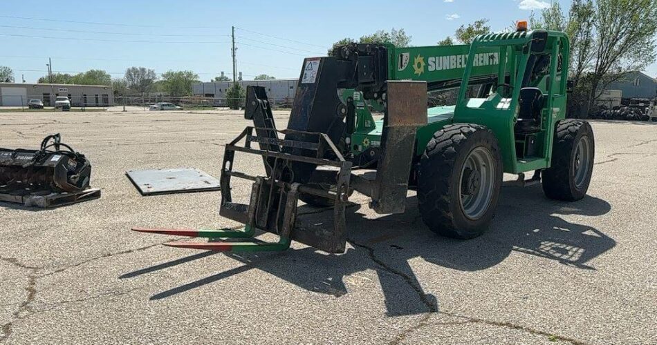 2016 Skytrak Telehandler 10054 featured image