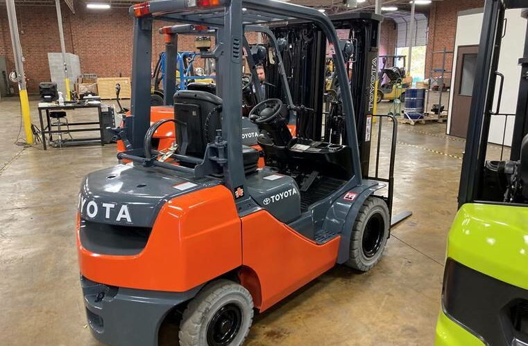 2013 Toyota Forklift 8FGU25 featured image