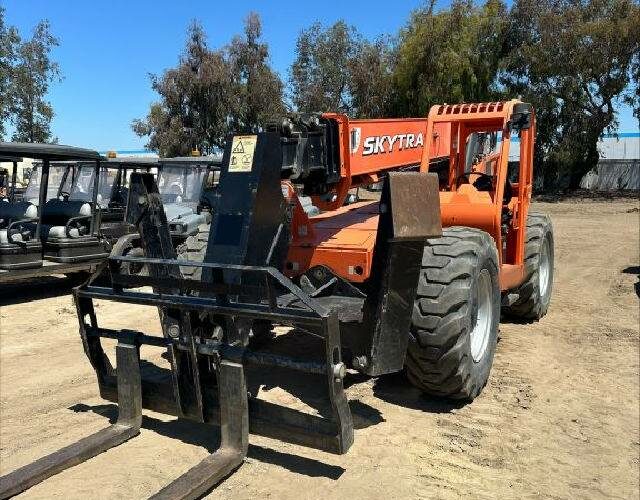 2019 Skytrak Telehandler 10054 featured image