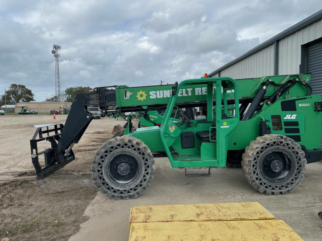 2015 Skytrak Telehandler 8042 featured image