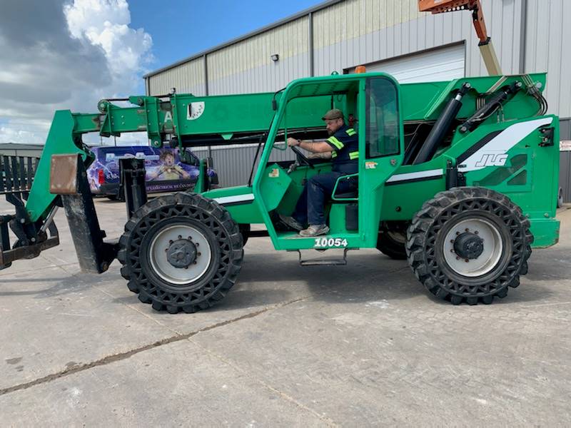 2014 Skytrak Telehandler 10054 featured image