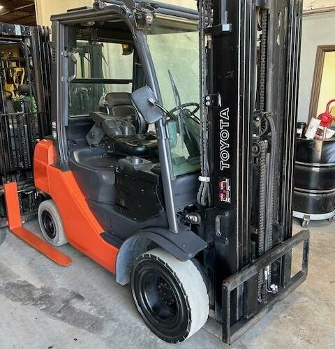 2017 Toyota Forklift 8FDU25 featured image