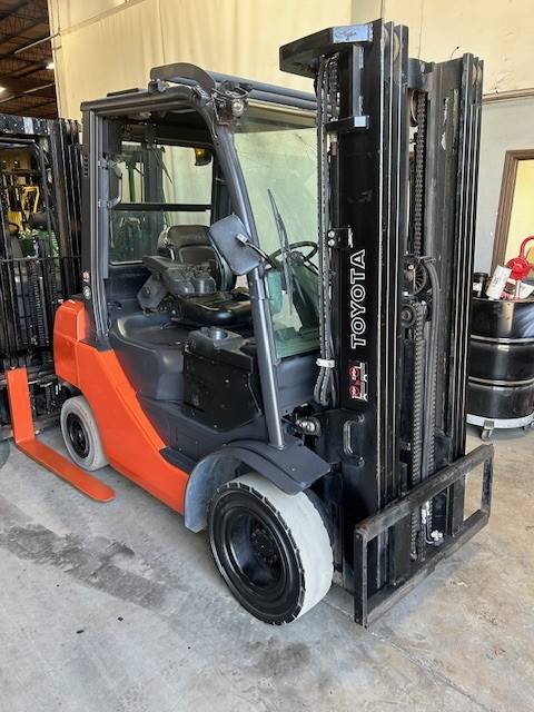 2017 Toyota Forklift 8FDU25 featured image