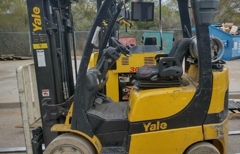 2017 Yale Forklift GLC040VX featured image