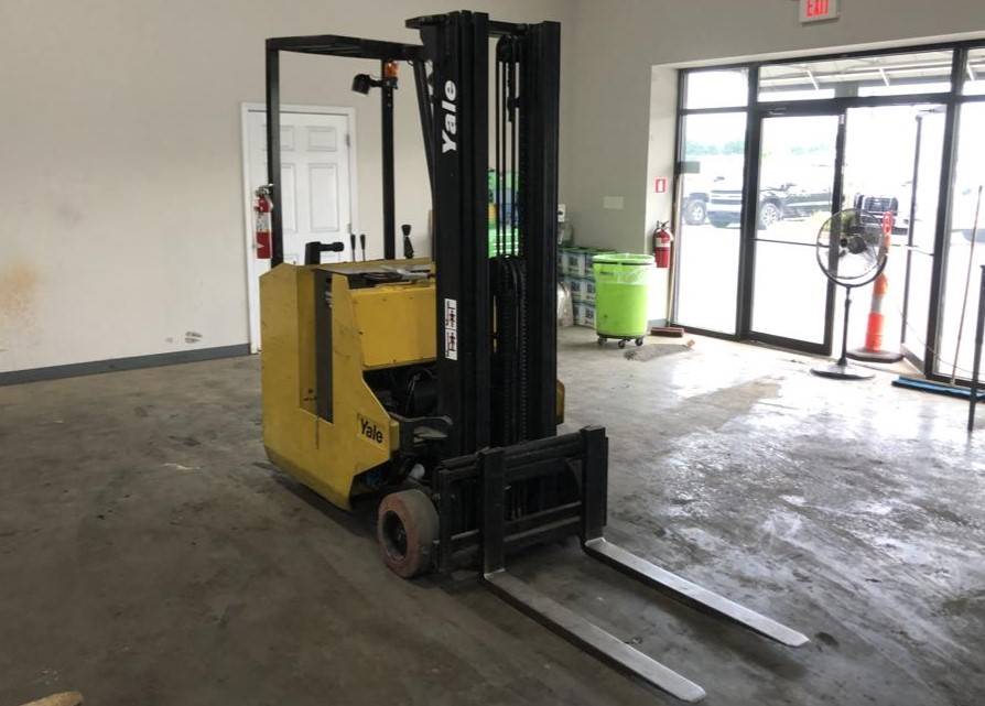 1999 Yale Forklift ESC030AB featured image