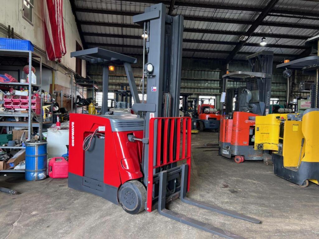 2002 Raymond Forklift R30TT featured image