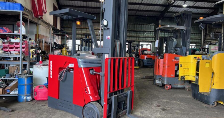 2002 Raymond Forklift R30TT featured image