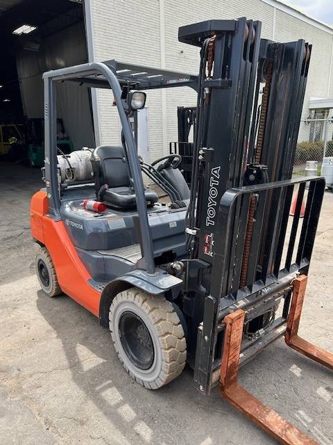 2017 Toyota Forklift 8FGU25 featured image