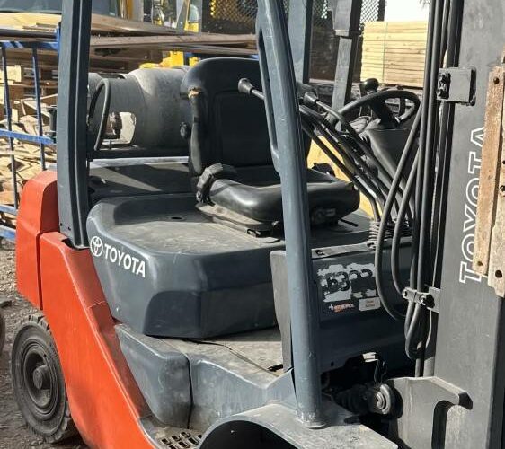 2015 Toyota Forklift 8FGU25 featured image