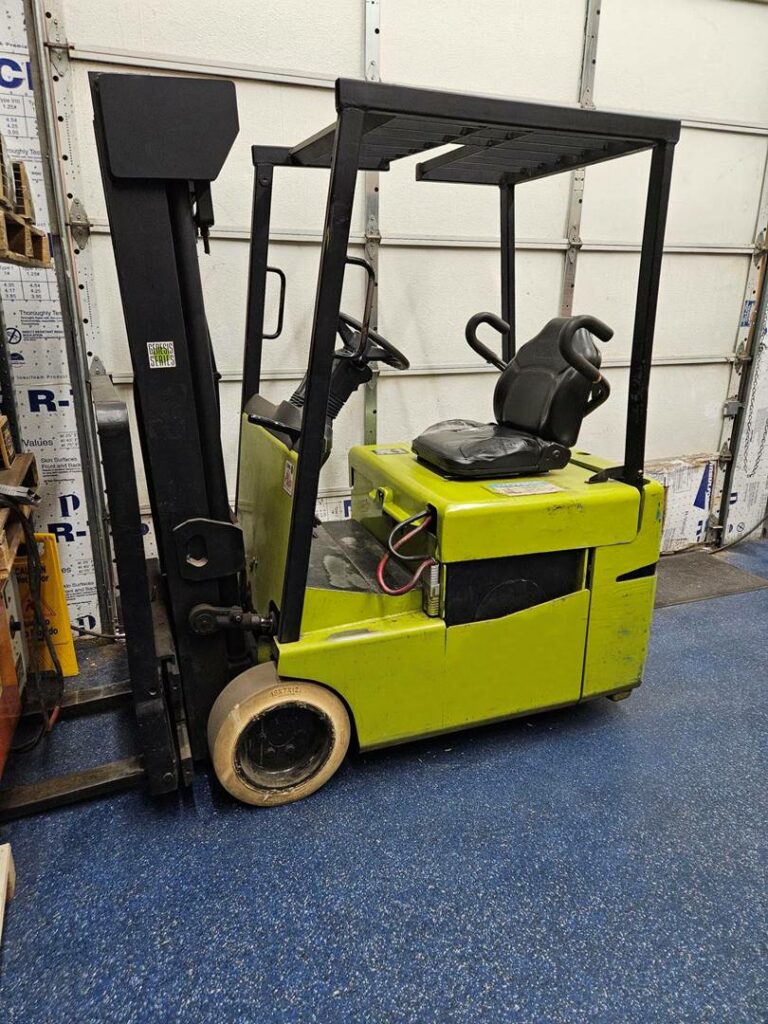 1999 Clark Forklift TMG15 featured image