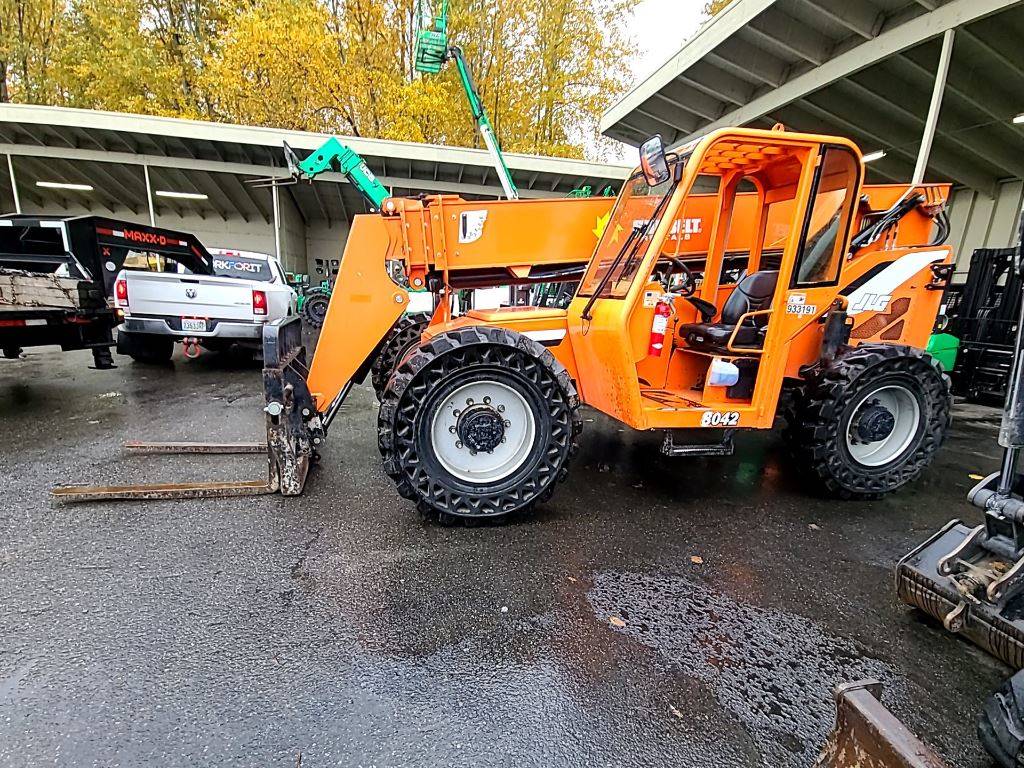 2015 Skytrak Telehandler 8042 featured image