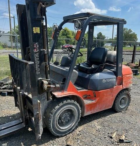 2004 Toyota Forklift 7FGU30 featured image