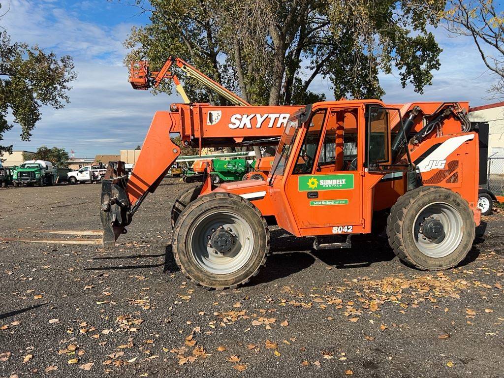 2014 Skytrak Telehandler 8042 featured image