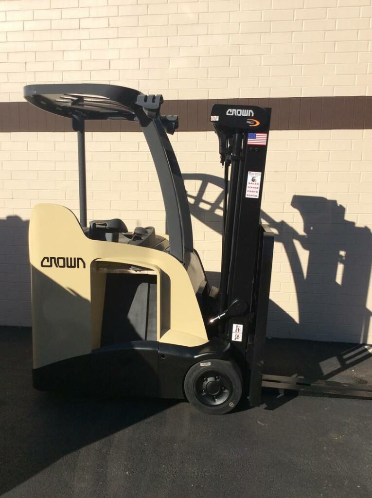 2016 Crown Forklift RC5530-35 featured image