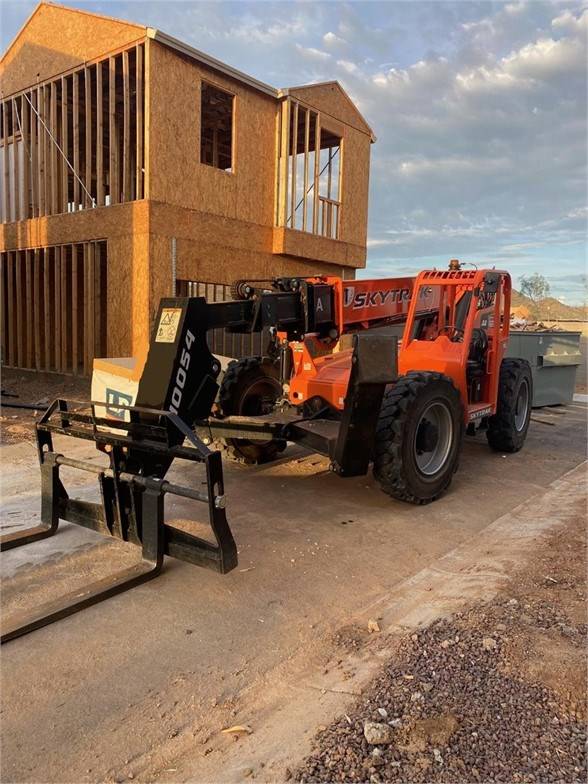 2022 Skytrak Telehandler 10054 featured image