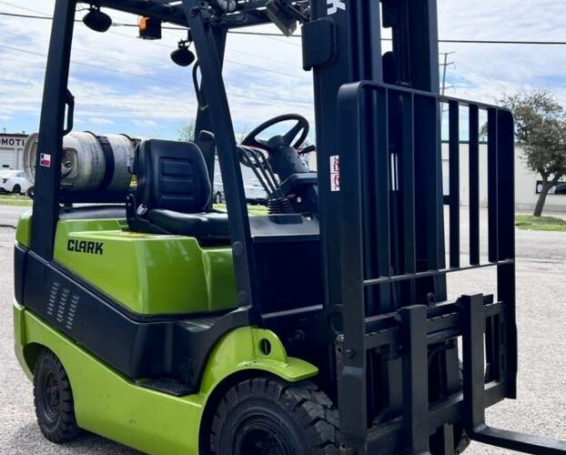 2015 Clark Forklift C20L featured image