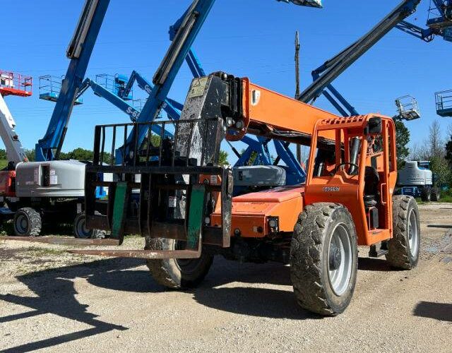 2016 Skytrak Telehandler 8042 featured image