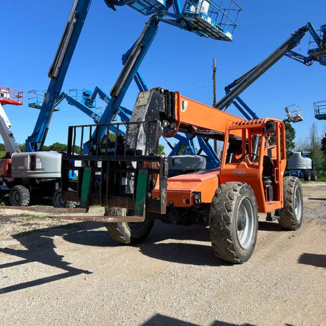 2016 Skytrak Telehandler 8042 featured image