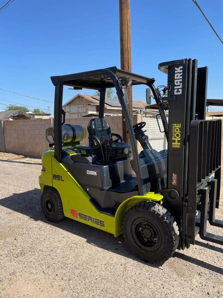 2021 Clark Forklift S25L featured image