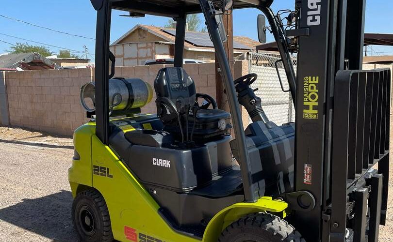 2021 Clark Forklift S25L featured image