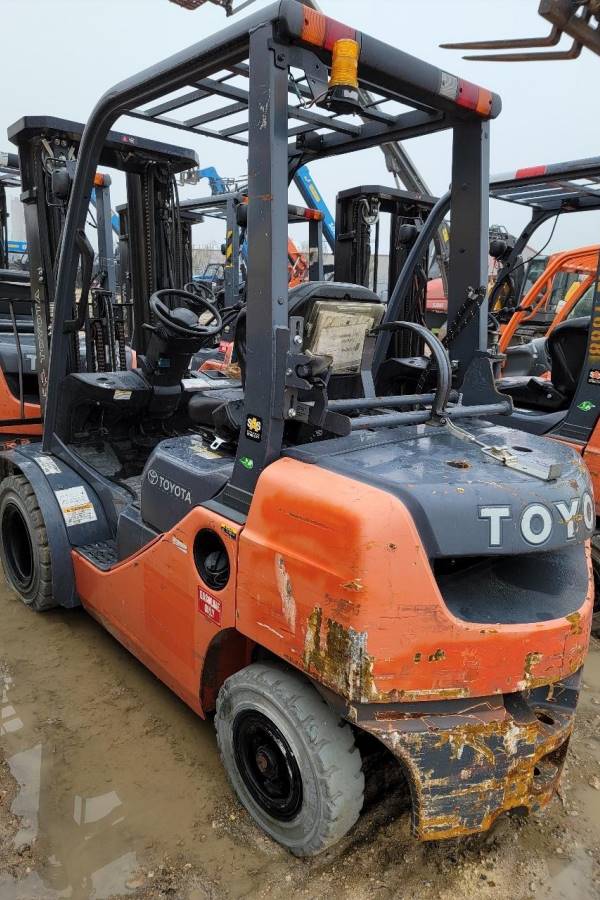 2015 Toyota Forklift 8FGU25 featured image