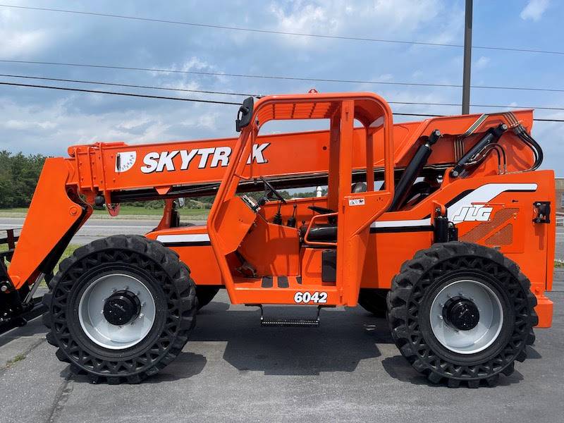 2014 Skytrak Telehandler 6042 featured image