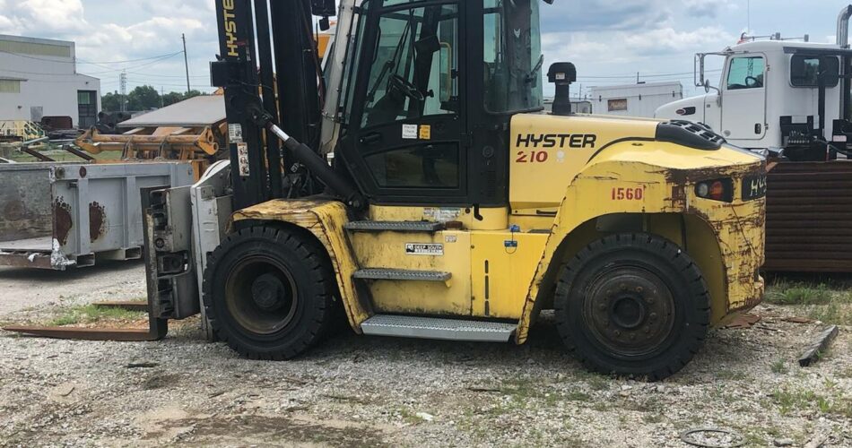 2015 Hyster Forklift H210HD featured image