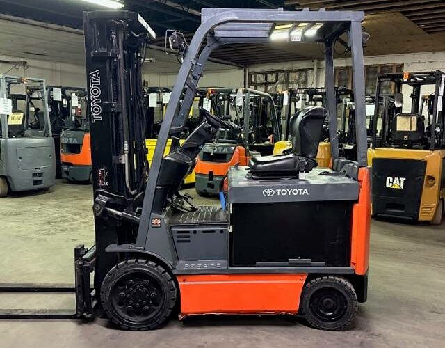 2017 Toyota Forklift 8FBCHU25 featured image