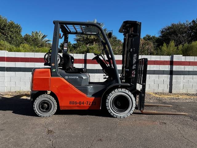 2015 Toyota Forklift 8FGU25 featured image