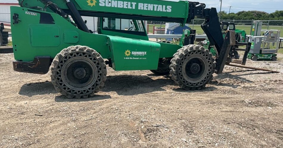 2015 Skytrak Telehandler 10054 featured image