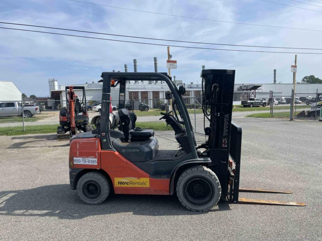 2017 Toyota Forklift 8FGU30 featured image