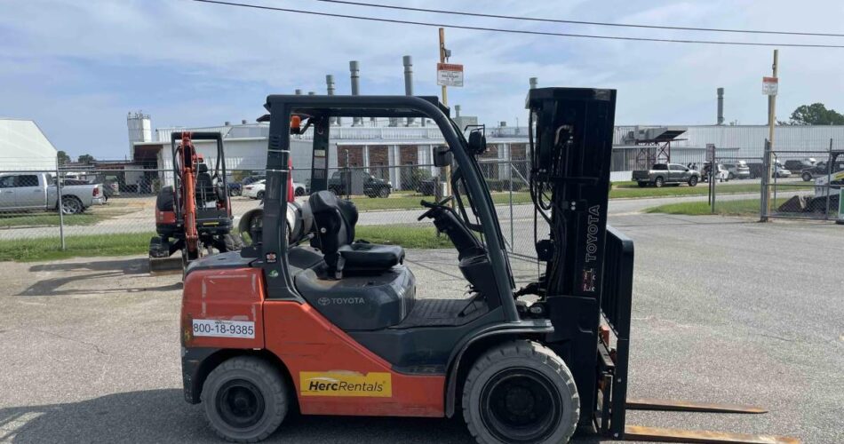 2017 Toyota Forklift 8FGU30 featured image