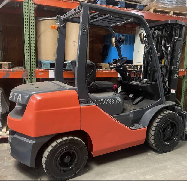 2010 Toyota Forklift 8FDU30 featured image