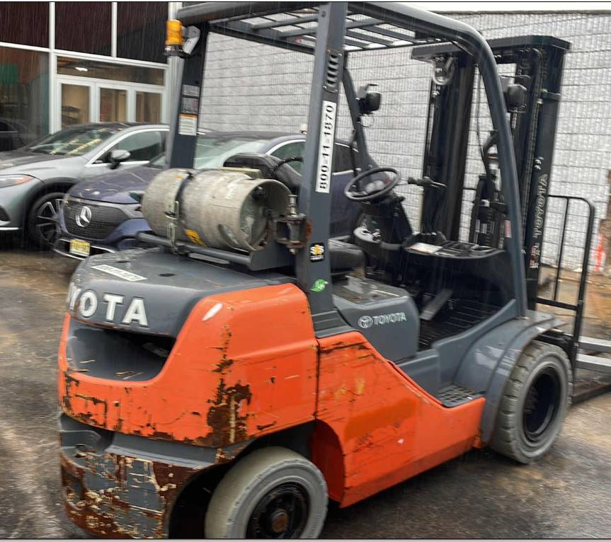 2016 Toyota Forklift 8FGU25 featured image