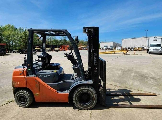 2017 Toyota Forklift 8FGU25 featured image