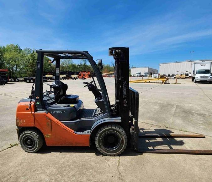 2017 Toyota Forklift 8FGU25 featured image