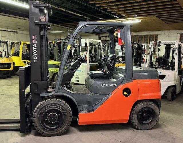 2018 Toyota Forklift 8FD40U featured image