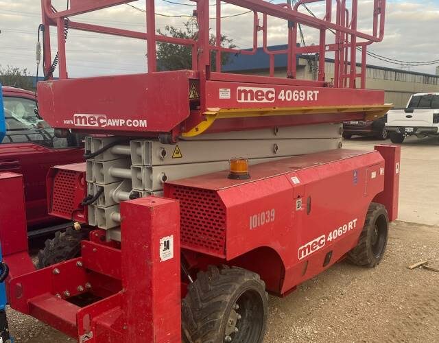 2020 MEC Scissor Lift 4069RT featured image