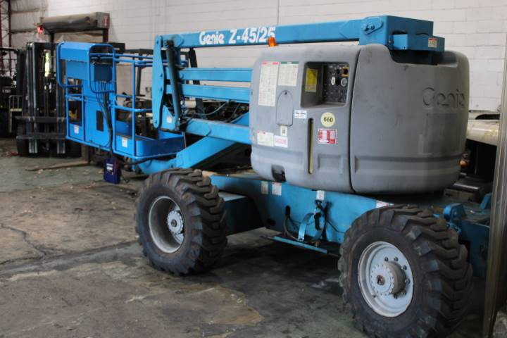 2000 Genie Boom Lift Z45/25 featured image