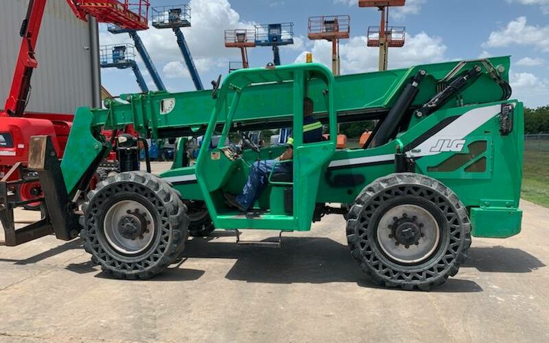 2014 Skytrak Telehandler 10054 featured image