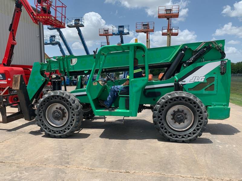 2014 Skytrak Telehandler 10054 featured image