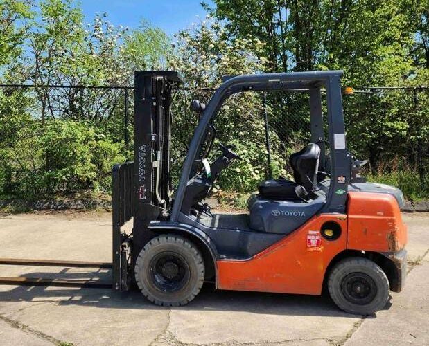 2017 Toyota Forklift 8FGU25 featured image