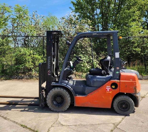 2017 Toyota Forklift 8FGU25 featured image