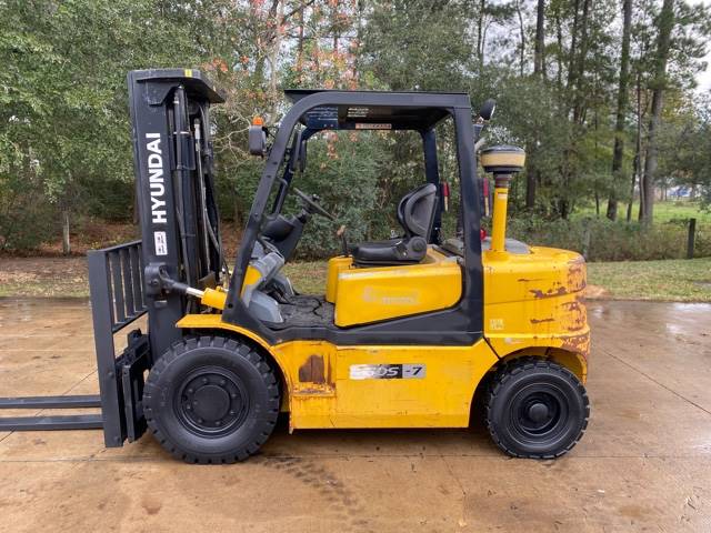 2010 Hyundai Forklift 35DS-7 featured image