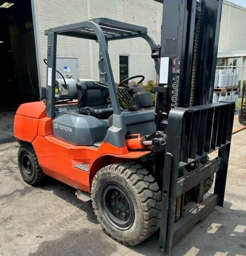 2006 Toyota Forklift 7FGAU50 featured image