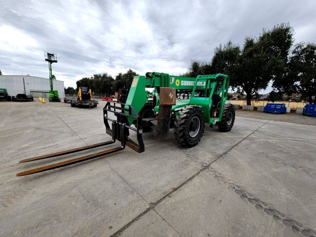 2015 Skytrak Telehandler 10054 featured image