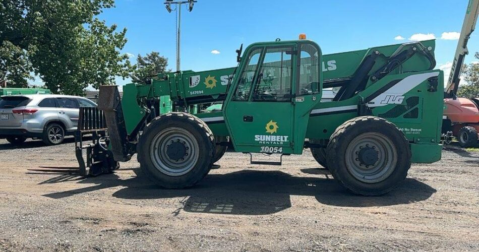 2013 Skytrak Telehandler 10054 featured image